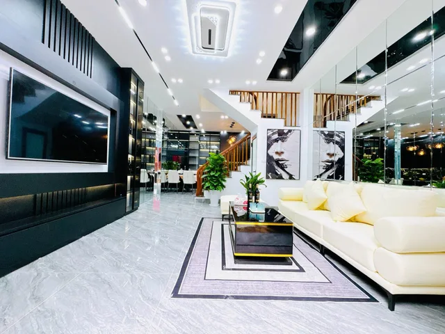 Bán nhà 50m phố Vương Thừa Vũ Ô Tô Đỗ cửa mặt tiền Rộng Ngõ Ô Tô cách 20m ra mặt Ô Tô Tránh chỉ 12.8 tỷ Hiếm Nhất Khu Vực