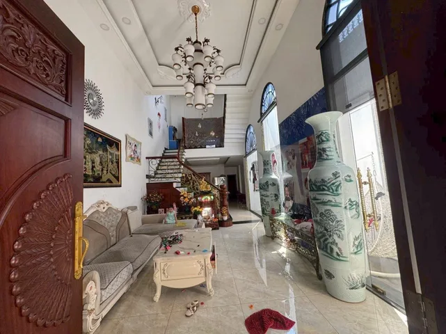 Bán nhà SÂN VƯỜN Quận 2 mặt tiền đường 12M cách Nguyễn Thị Định 60M nội thất đẹp Giá TL