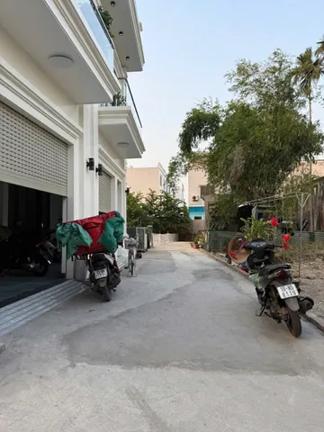 Giảm giá từ 1.5 tỷ còn 1.3xx Thiên Hương Thuỷ Nguyên  2 lô liền kề.l/h:076.231.9990 em Thúy 
Ngay cạnh Khu công nghiệp giầy da
Diện tích 60 m