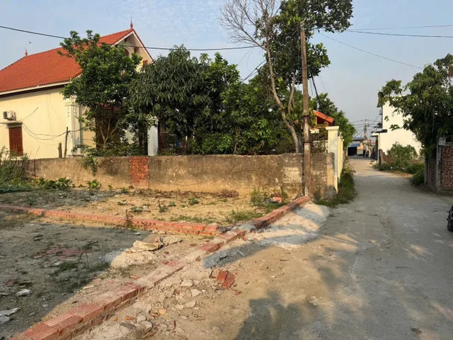 Chủ gửi bán 1 lô quảng cư quảng thanh .l/h;076.231.9990 em Thúy 
Diện tích 109m
Ngõ oto 
Vị trí gần trường , chợ 
Giá 16xx