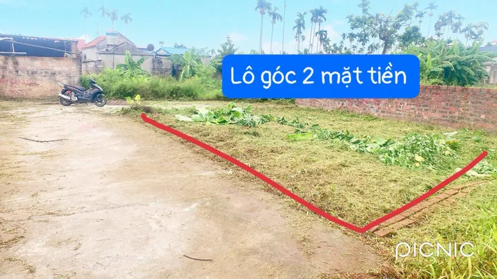 🍀 Chính chủ gửi bán lô góc 2 mặt tiền Quảng Thanh - phường Lê Ích Mộc.l/h:076.231.9990 e Thuý
 
• Diện tích : 65m ngang 6,4m ( nở hậu ) 
• hướng Đông Nam ( xây nhà cực đẹp )
• ngõ 🚗 vào tận đất , cách trục thôn chỉ 20m , gần mọi tiện ích trường chợ 
