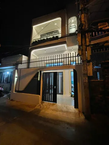 Bán nhà Full nội thất phường Nha Trang - Gần Chợ, Trường Học
+ Nhà 2 tầng + tầng lửng + 1 tum kiên cố gồm 4 phòng ngủ, 5wc, phòng khách, bếp, thờ, sân thượng
+ Diện tích: 69,4m2, ngang 5,81m x dài 12m. Sổ hồng hoàn công
+ Hướng: Đông Nam