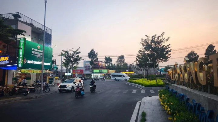 27tr/m - MẶT TIỀN ĐL ĐÔNG TÂY. PHÚ KHƯƠNG. BẾN TRE. khu vực kinh doanh sầm uất