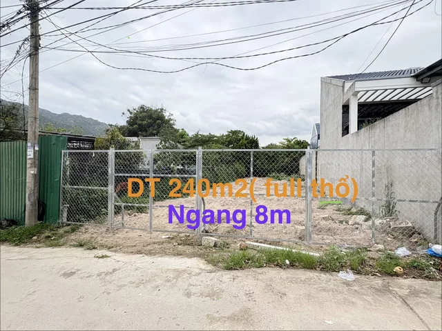 HOT-Bán lô đất đẹp Phường Nam Nha Trang ( Phước Đồng cũ), DT 240m2( full thổ). Giá 23Tr/m2