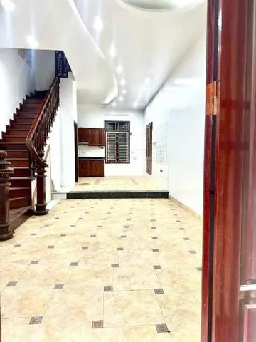Cho Thuê Nhà Ngõ 82 Chùa Láng - Đồng Đa 52M² 5 Tầng 6 Ngủ - Nội Thất CB - Ô Tô Đỗ Cửa - Ở, Kinh Doanh VP - Giá Thuê 35tr