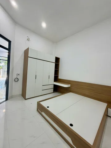 nhà eakao nha, đường thông 2 oto vivu🔥🔥
Diện tích 110m2  5m giá 1ty790