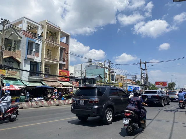 Mặt tiền kinh doanh tại Thị Trấn Nhà Bè (cạnh chợ Phú Xuân) 95m2; dòng tiền 120tr/năm