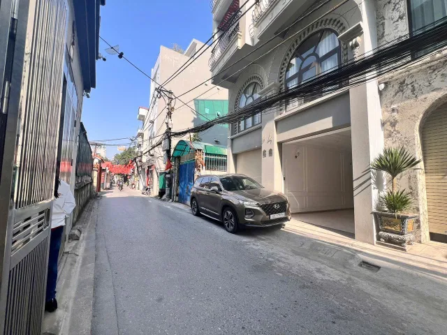 Nhà Ngô Gia Tự thang máy