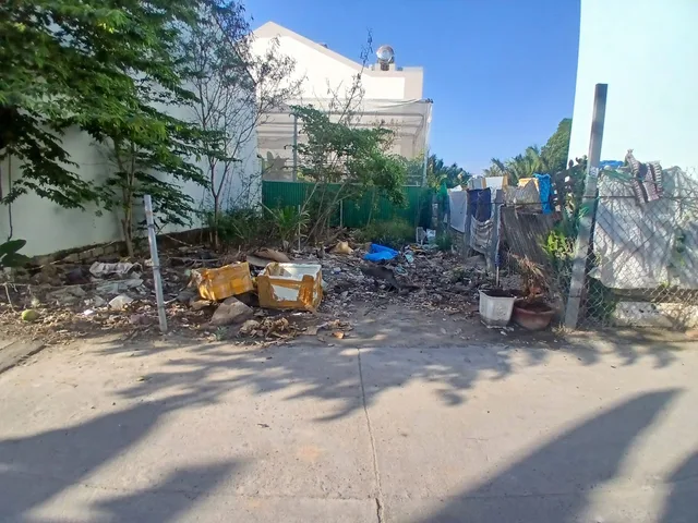 Chủ cần bán lô đất hẻm Hà Thanh, Vạn Thắng, Nha Trang.
Diện tích 59m2 ngang 4m. Hướng Đông Bắc.
Khu dân cư đông đúc, hiện hữu. Cách đường 2/4 chỉ 200m. Cách chợ Đầm 500m, bãi Biển tầm 800m. 
Mọi tiện ích xung quanh. Đường rộng 3m.
Giá bán 2ty360.