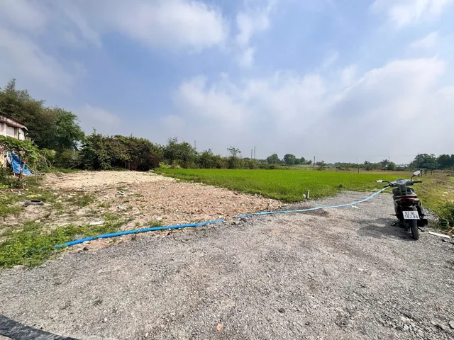 Bán đất 1145.6m² có sẵn 270m² thổ cư ngang 10m giá 660 triệu tại Xã Mỹ Hạnh
