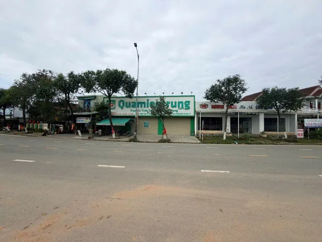 Bán đất 4000m2 ( 100x40m ) ngay cổng Bà Nà - lô góc 4 mặt tiền - 90 tỷ