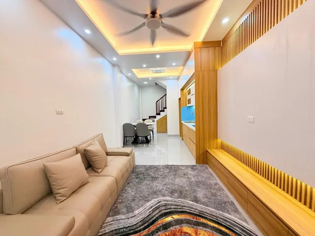Cầm 10 tỷ trong tay, nên mua nhà Thổ cư 6 tầng , hay chung cư cao cấp tại Cầu Giấy