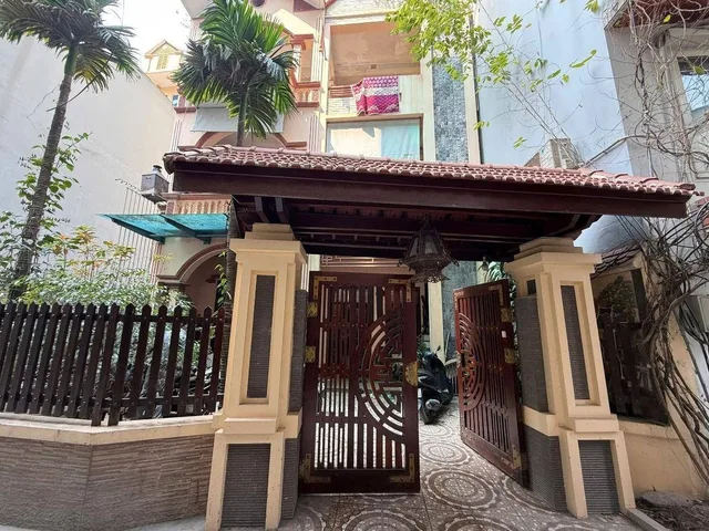 BÁN NHÀ ĐƯỜNG CẦU DIỄN. 180M2 - 4 TẦNG. MT 9.2M.