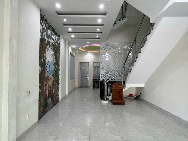 Cho thuê nhà mặt tiền Nguyễn Khuyến Trảng Dài, diện tích 5x20m, 1 trệt 3 lầu, 3 phòng ngủ, phù hợp kinh doanh, giá chỉ 14 triệu/tháng.