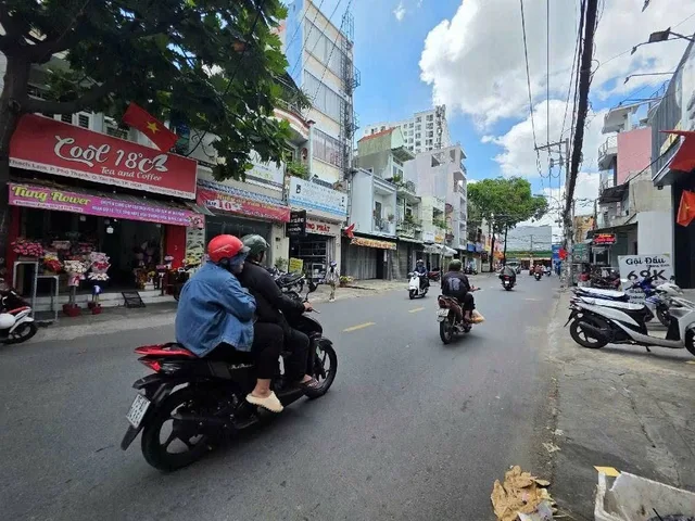 BÁN NHÀ ĐƯỜNG 6M XE TẢI – TRƯƠNG CÔNG ĐỊNH – KẾ K300