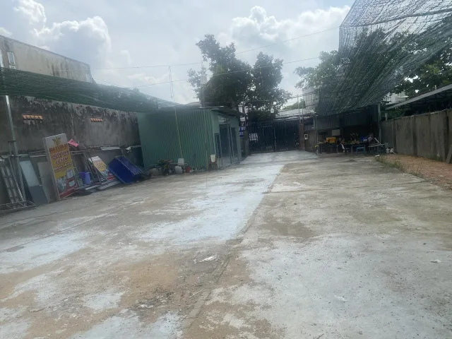 Cho thuê Mặt Bằng 300m Mặt Tiền Đường gần Phạm Văn Đồng, giá 15 triệu