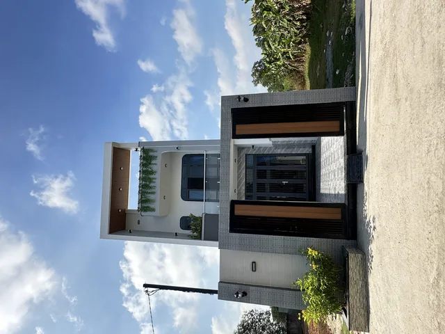 Bán nhà mới xây có sân vườn gần ngã 3 Mỹ Hạnh