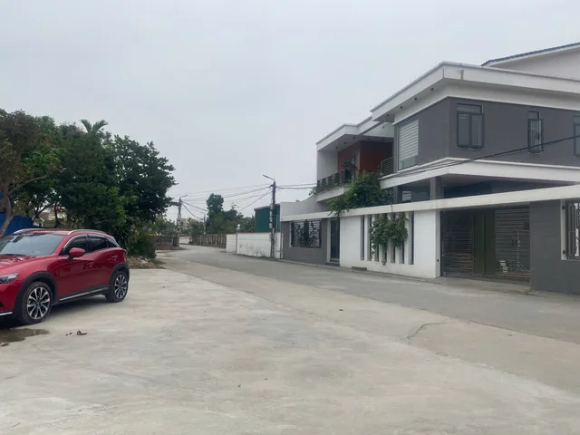 Bán 51 m Thiên Hương gần chợ cóc ( lô số 3) ngõ ô tô đỗ cửa. Gần khu cn .l/h:076.231.9990 em Thúy