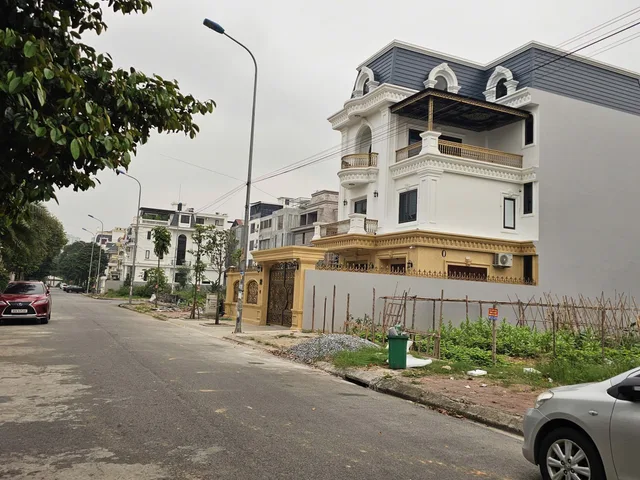Bán đất biệt thự dãy VM khu đô thị đại dương. Diện tích 234.6m mặt tiền 10.2m hướng tây nam. Làn 2 hồ điều hoà. Phường võ cường tỉnh bắc ninh