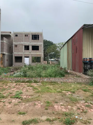 GIANG HỒ ĐỨNG TRƯỚC NHÀ TÔI PHẢI CẮN RĂNG BÁN GẤP MẢNH ĐẤT THẤP HƠN 100 TRIỆU
ĐẤT ĐÔ THỊ SỖ SẴN, MẶT TIỀN TO VÀ  4 MẶT GIÁP NHÀ