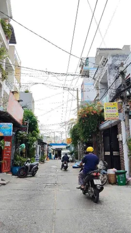XE HƠI NÉ NHAU GẦN LÔ TƯ -MÃ LÒ BÌNH TÂN