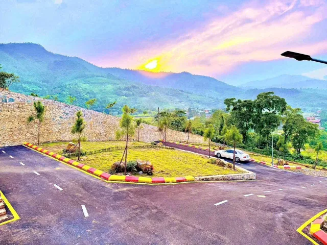 VÌ SAO LẠC THỦY ĐANG LÀ ĐIỂM NÓNG ĐẦU TƯ?
