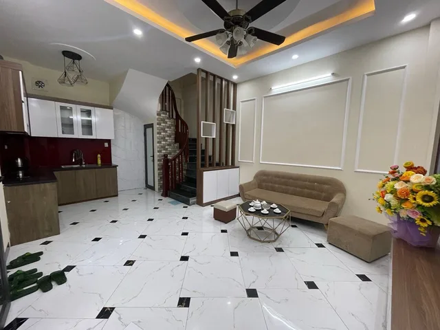 Nhà mới 5 tầng gần cầu thanh trì, ô tô đỗ cổng