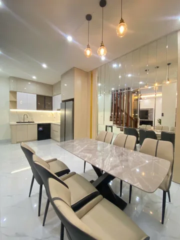BÁN NHÀ CAO CẤP NGUYỄN VĂN CỪ – LÔ GÓC – THANG MÁY – FULL NỘI THẤT