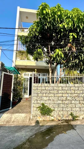 NHÀ 3 TẦNG 2 MẶT ĐƯỜNG HẺM PHẠM VĂN ĐỒNG – TẦNG 3 VIEW THẤY BIỂN, ÔTÔ ĐẬU CỬA