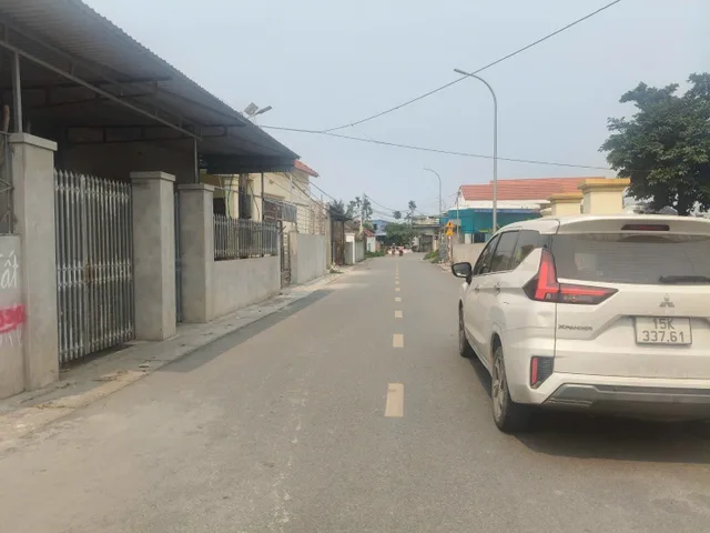 Chính chủ gửi bán lô đất đẹp ko chút lỗi lầm nhỏ tại quảng cư / phường Lê ích 
Dt 133m . Mặt tiền rộng 5m cách trục 352 chỉ 200m
Nằm trên trục đường trải nhựa 2 ôtô tránh nhau 
Kinh doanh buôn bán thuận tiện 
Giá chủ cần bán 3ty0xx
LH. Em 0898266583