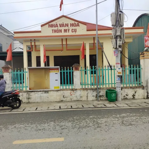 👍 Thôn Mỹ Cụ Hoa Động -- Thủy Nguyên HP 
L/h:076.231.9990 em Thúy 
🌍Diện tích:62,6m -- ngang 4m
💰💰💰 Giá bán chỉ nhô : 1tỷ 
👉 Dân cư đông -- Tiện ích đầy đủ 
💫 Hướng Đông 
🫔 Bìa Hồng Chính Chủ -- Sang Tên Ngay