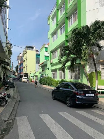 MẶT TIỀN NGUYỄN TRÃI QUẬN 5 - 4 tầng 84m2 - 4m * 21m - KHU VIP PHỐ THỜI TRANG