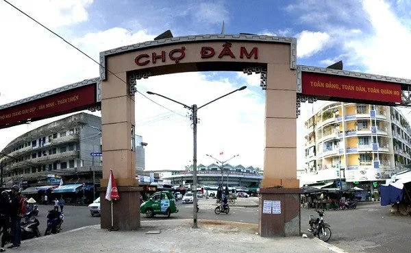 💥 Nhà Đẹp, Thuận Lợi Đầu Tư Kinh Doanh Ngay Gần Chợ Đầm & Biển Nha Trang.
👉 Mặt Đường Vạn Hoà , Phường Nha Trang kết nối thẳng qua chợ Đầm.