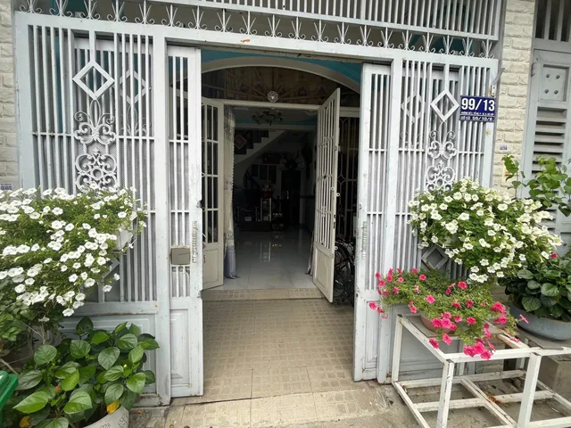 BÁN NHÀ CHÍNH CHỦ: NHỎ, ĐẸP, CHẮC CHẮN, HẺM THÔNG - RỘNG, KDC THÂN THIỆN. LH:0989051114.