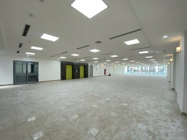 TÒA NHÀ VP CẦU GIẤY HÀ NỘI 400M2, MT 12M, DÒNG TIỀN 700TR/THÁNG - 400 TỶ