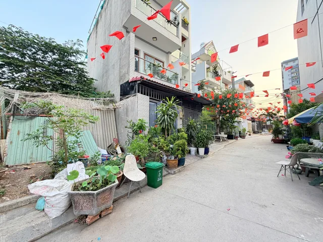 500 - LÔ ĐẤT ĐẸP - NGAY HOÀNG DIỆU ĐH SƯ PHẠM KĨ THUẬT CPXD 4 TẦNG - Gần GA METRO
