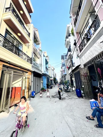 🚗 BÁN NHÀ 4 TẦNG - 51M2(4.4*11.5), HOÀN CÔNG - KHÔNG QH - NHÀ HẺM XE HƠI, KPL - GẦN TRƯỜNG, CHỢ. P LONG TRƯỜNG, THỦ ĐỨC.(D)