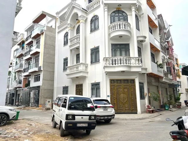 Bán nhà 4 Tầng, Hẻm ôtô, DT: 51m² full thổ cư ngang 5,4m giá 5.65 tỷ tại Phường Bình Tân