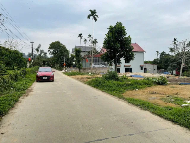 Vị trí đẹp bám ngay trục chính đường liên huyện  ,kinh doanh mà chỉ có 1,5tỷ  đt :247m tại phương viên ,cao dương ,lương sơn,hoà bình