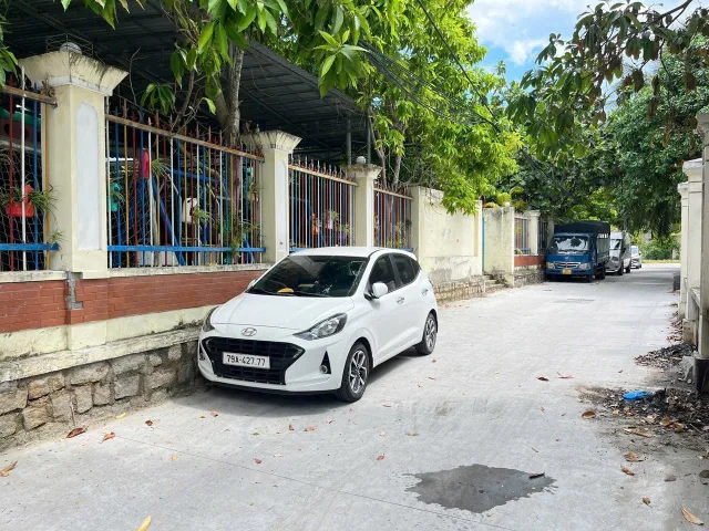 BÁN NHÀ MẶT TIỀN ĐƯỜNG GÒ CÂY SUNG – VĨNH NGỌC, TÂY NHA TRANG

🏡 Đường bê tông 5m, quy hoạch mở rộng 14m, tiềm năng tăng giá cao
📐 Diện tích: 115,8m² (ngang 5m) – hướng Đông mát mẻ
🏠 Nhà cấp 4 gồm: 2 phòng ngủ, 1WC, sân đậu ô tô
📍 Vị trí trung tâm, b