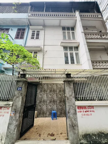 Cho Thuê Nhà Trần Quốc Hoàn - Cầu Giấy 54M² 4 Tầng 6 Ngủ - Nội Thất CB - Ô Tô Đỗ Cửa - Ở, Kinh Doanh VP.. Giá Thuê 25tr