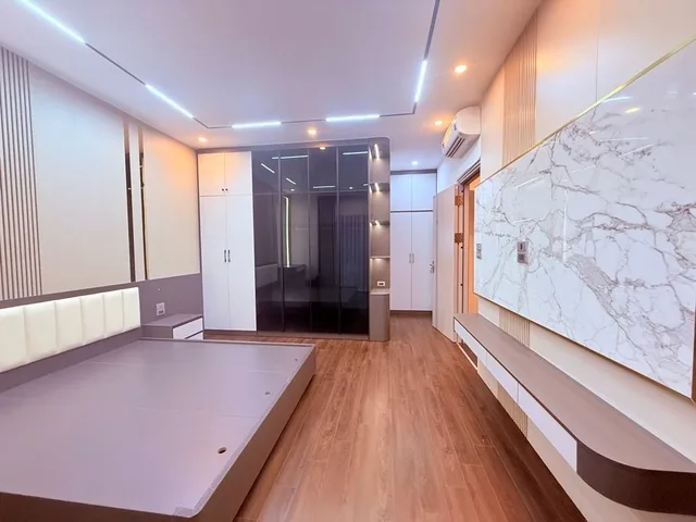 Bán nhà 158.3m² có sẵn 156m² thổ cư ngang 9.5m giá 24.5 tỷ tại Đường Ngọc Thụy Phường Bồ Đề