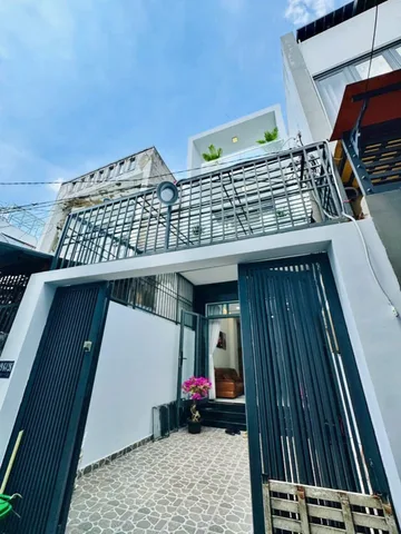 Hiếm có khó tìm nhà gần chợ Phú Nhuận, giá chỉ 3tỷ780. Dt 69m², hẻm 4m, sổ riêng