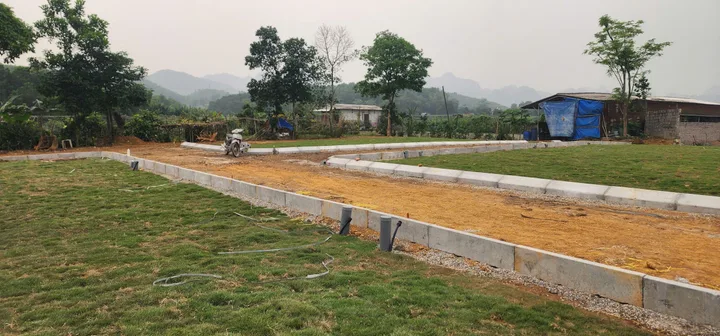 LÔ GÓC HAI MẶT ĐƯỜNG DT 57M2 FULL THỔ CƯ HAI GÓC MẶT ĐƯỜNG GIÁ CHỈ 450 TRIỆU
TẠI VỊ TRÍ BA ĐỒI LẠC THỦY HÒA BÌNH