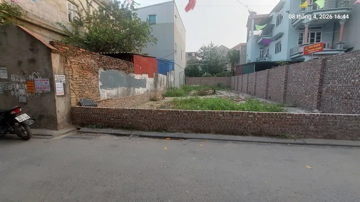 Ba bước ra phố. Ngõ ô tô thông.
Chủ cần bán đất Việt Hùng 206m2, mt8.5m, 13.8 tỷ, Đông Anh, ô tô thông.
