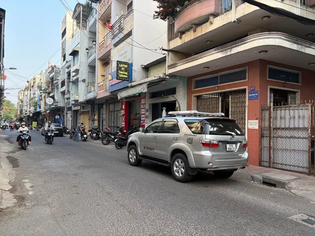 BÁN NHÀ 3 TẦNG SIÊU ĐẸP - GIÁ TỐT KHU LẠC LONG QUÂN- KỀ BÊN ĐẦM SEN