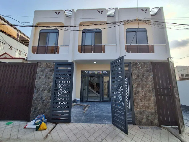 Nhà 1 lầu 1 trệt mới xây 3.3 tỷ _70 m2 sr hoàn công, sân ô tô