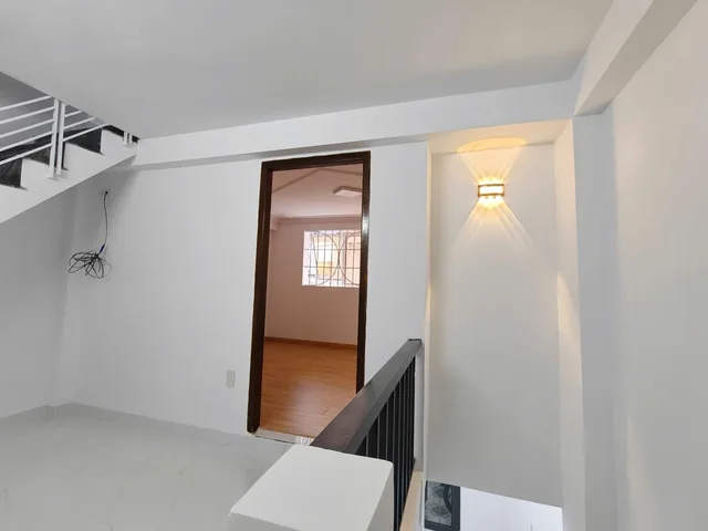 BÁN NHÀ HẺM ĐỒNG NAI – TRUNG TÂM NHA TRANG Kết cấu: 1 trệt 2 lầu chỉ 3 tỷ 350 tr