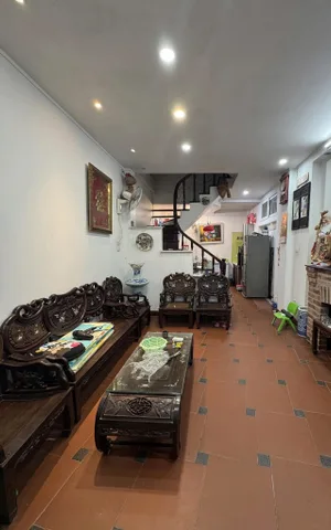 Cho thuê nhà ngõ 381 Đội Cấn- Ba Đình HN
Diện tích ;  40m2 x 4 tầng 1 tum -12tr/1tháng