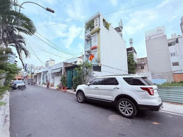BÁN NHÀ MẶT TIỀN ĐƯỜNG KINH DOANH, KẾ K300, BÀU CÁT., NGANG KHỦNG 7.6M, TIỆN XÂY MỚI VỚI NHIỀU CÔNG NĂNG